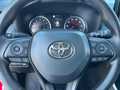 Certified 2022 Toyota RAV4 XLE w/ Convenience Package FWD image 18