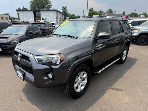 Used 2018 Toyota 4Runner SR5 AWD/4WD image 5