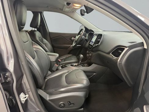 Used 2019 Jeep Cherokee Limited FWD image 13