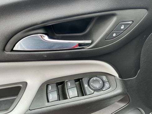 Used 2023 Chevrolet Equinox LT w/ Driver Convenience Package image 59