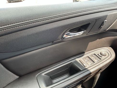 Used 2015 GMC Acadia SLE AWD/4WD image 28