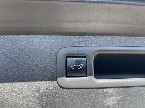 Used 2023 Toyota Highlander XLE image 43