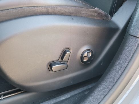 Used 2021 Jeep Cherokee Latitude Plus w/ Mopar Interior Package FWD image 18