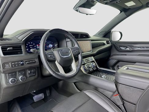 Used 2023 GMC Yukon Denali w/ Advanced Technology Package AWD/4WD image 10