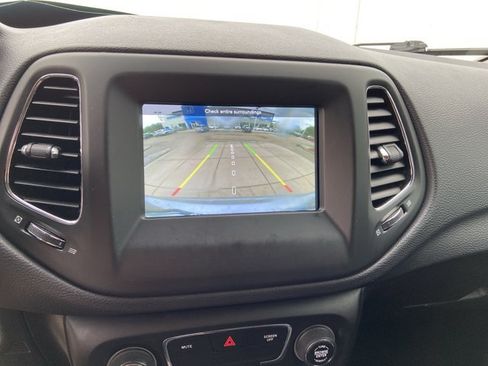 Used 2019 Jeep Compass Latitude FWD image 39