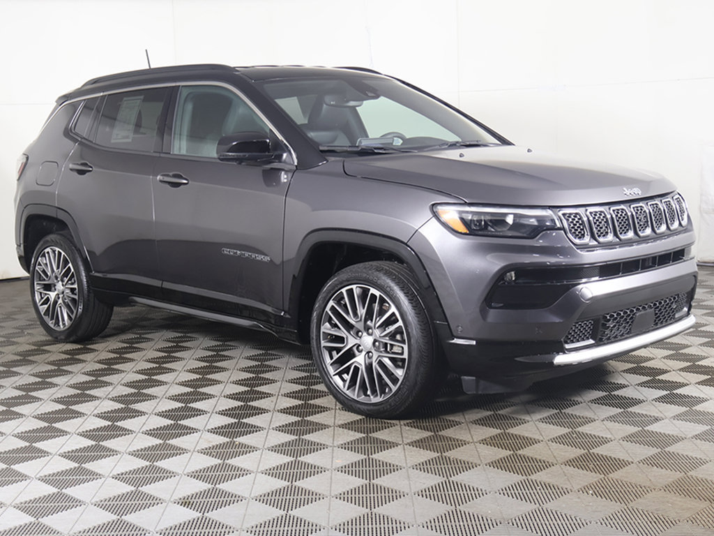 Used 2024 Jeep Compass Limited w/ Elite Group AWD/4WD image 3