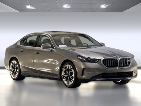 Used 2026 BMW i5 eDrive40 w/ Premium Package image 6