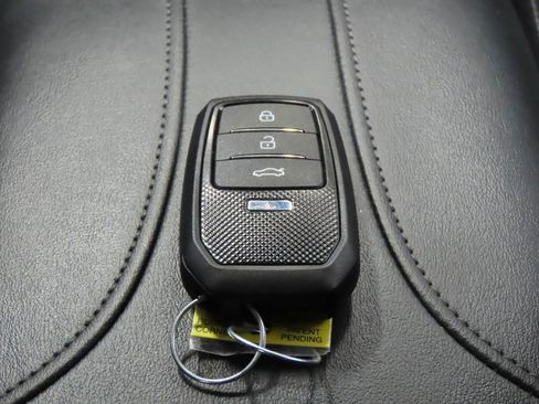 Used 2020 Nissan Rogue SV FWD image 17