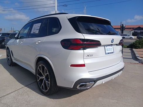 New 2026 BMW X5 xDrive50e image 7
