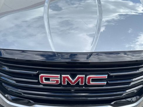 Used 2023 GMC Terrain SLT w/ Tech Package image 13