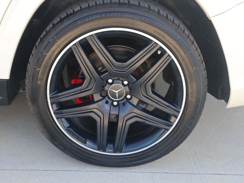 Used 2015 Mercedes-Benz GL 63 AMG 4MATIC image 18