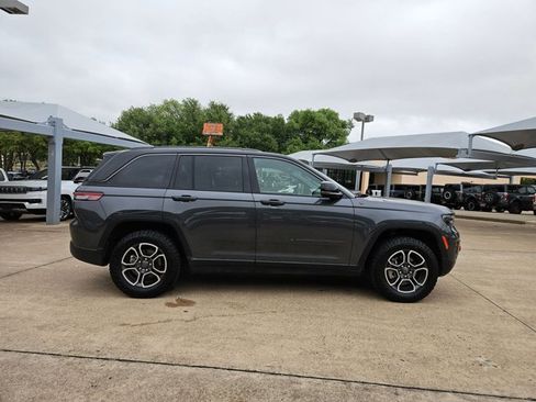 Used 2022 Jeep Grand Cherokee Trailhawk image 4