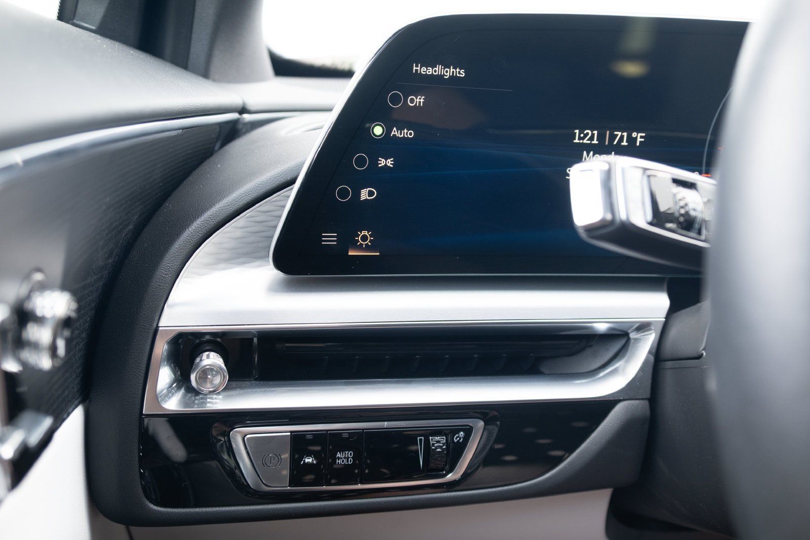 Used 2024 Cadillac Lyriq Luxury AWD/4WD image 10
