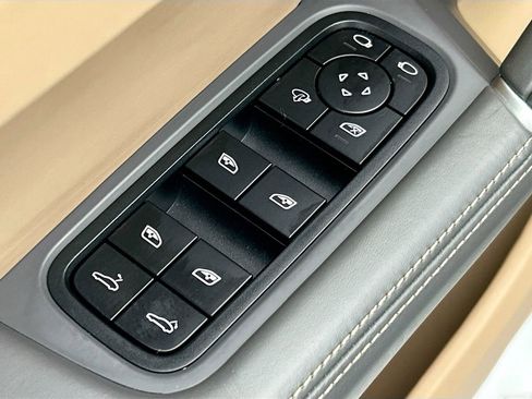 Used 2022 Porsche Cayenne image 22