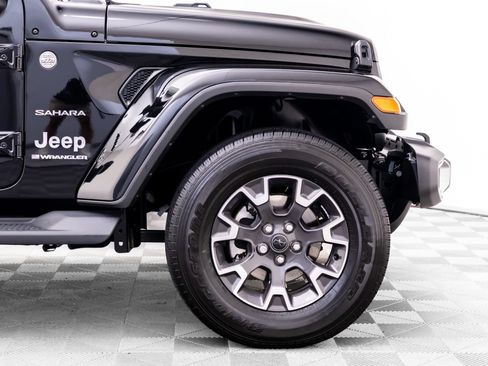 Used 2024 Jeep Wrangler Unlimited Sahara w/ Technology Group AWD/4WD image 34