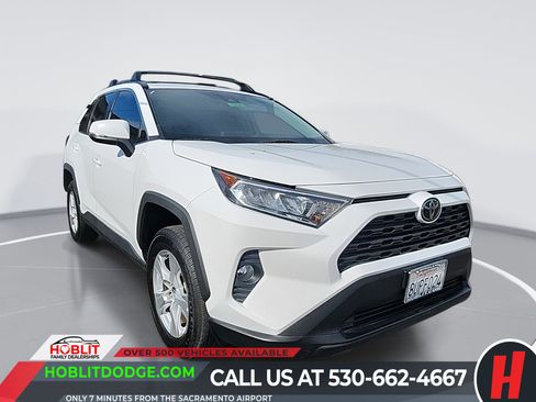 Used 2021 Toyota RAV4 XLE image 1