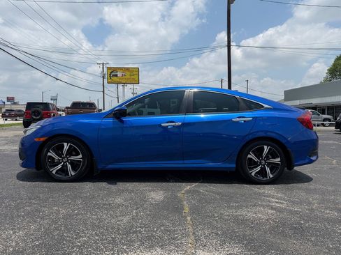 Used 2017 Honda Civic Touring image 8
