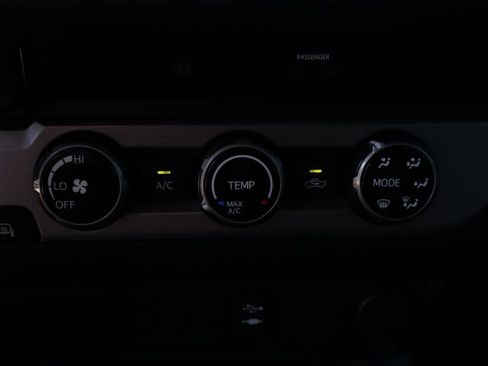 Used 2016 Toyota Tacoma SR5 image 32