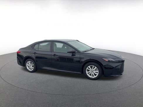 Used 2025 Toyota Camry LE image 2