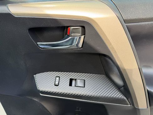 Used 2013 Toyota RAV4 Limited FWD image 29