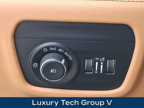 Used 2024 Jeep Grand Cherokee L Summit AWD/4WD image 9