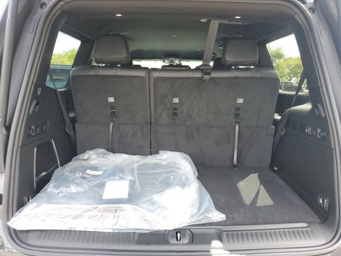 New 2026 Jeep Grand Wagoneer 2WD image 7