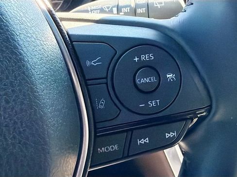 Used 2023 Toyota Venza XLE image 36