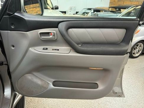 Used 2006 Toyota Land Cruiser AWD/4WD image 31
