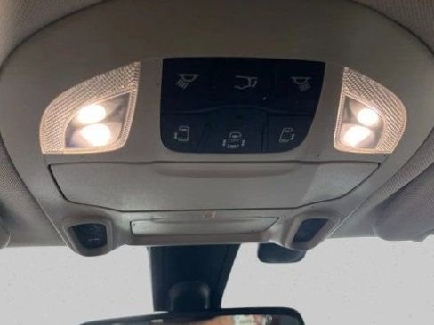 Used 2020 Chrysler Pacifica Limited image 16