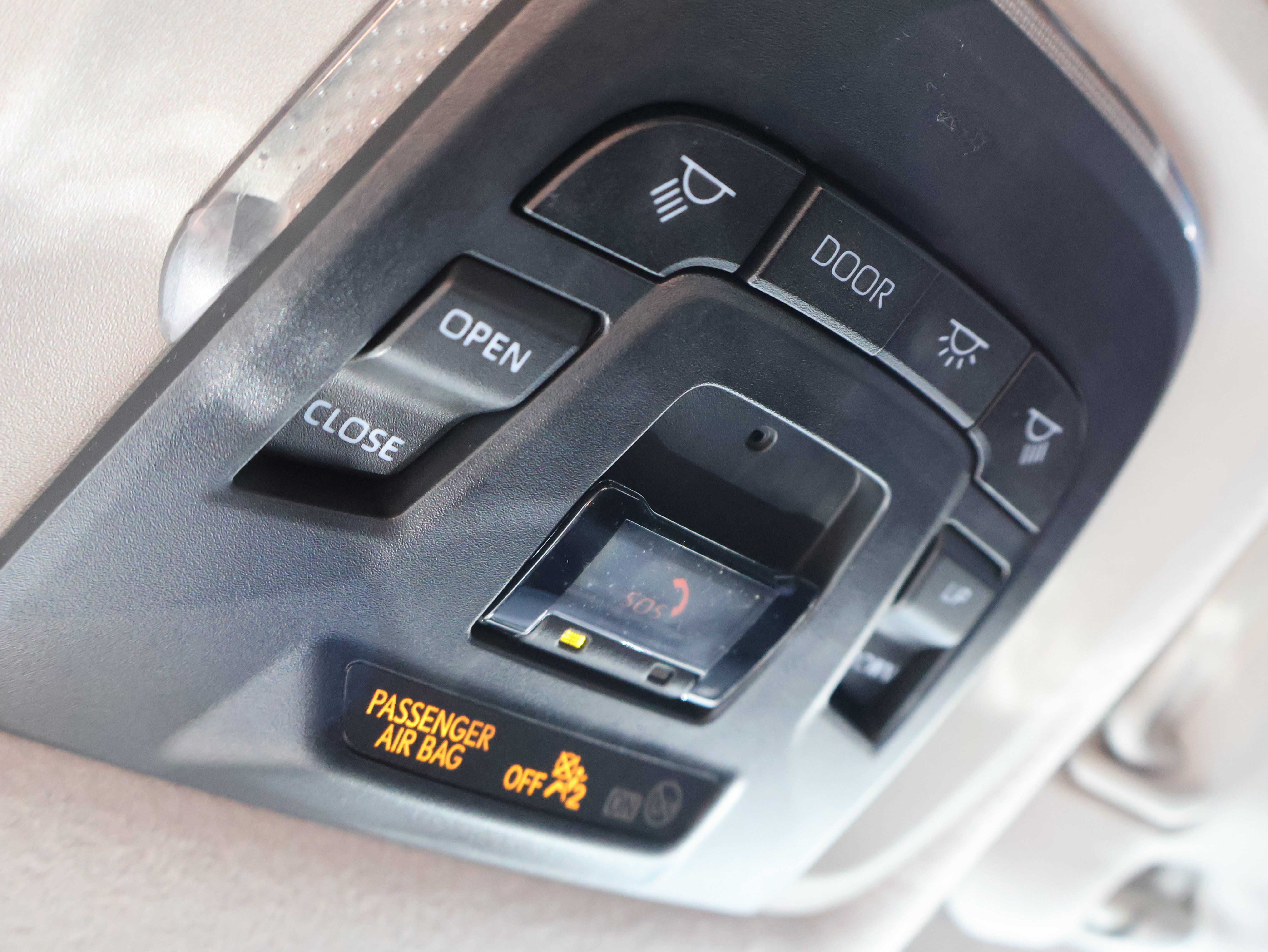Used 2023 Toyota Corolla Cross XLE w/ Convenience Package FWD image 41