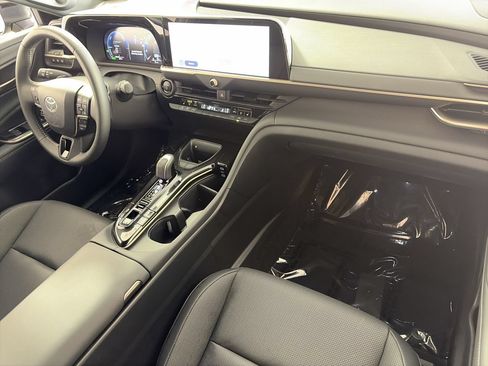 Used 2025 Toyota Crown Signia AWD/4WD image 26