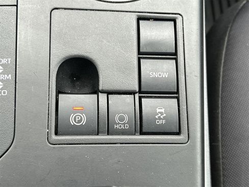 Used 2023 Toyota Highlander LE image 30