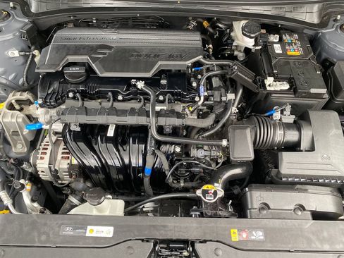 Used 2025 Hyundai Elantra SE w/ Cargo Package FWD image 10