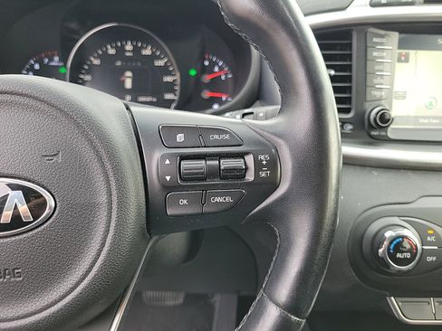 Used 2016 Kia Sorento SX image 23