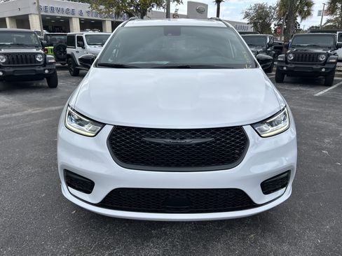 New 2026 Chrysler Pacifica Select w/ S Appearance Package image 2