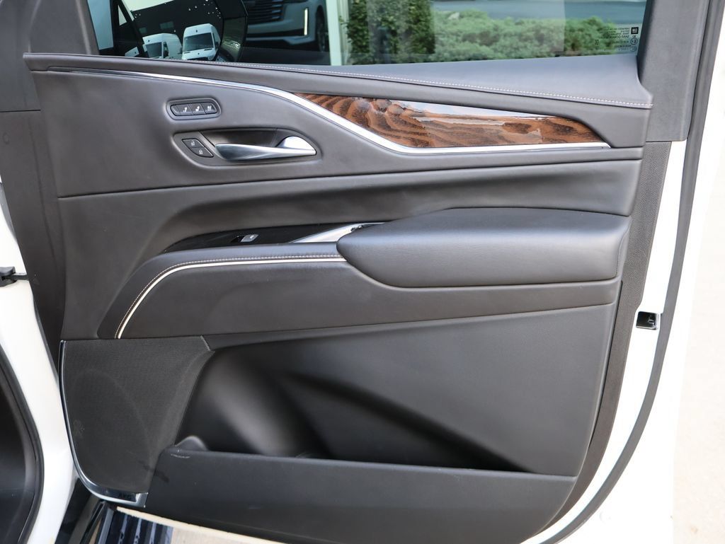Used 2021 Cadillac Escalade Premium Luxury Platinum w/ Heavy-Duty Trailer Package AWD/4WD image 13