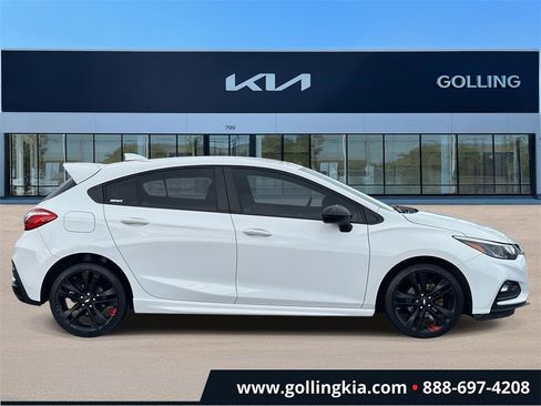 Used 2018 Chevrolet Cruze LT w/ Convenience Package image 2