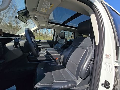 Used 2025 Ford Expedition Platinum image 15