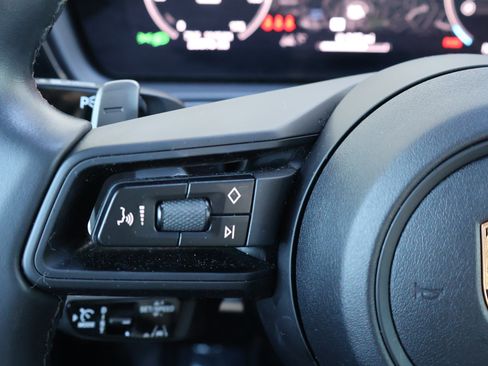 Used 2024 Porsche Cayenne image 33