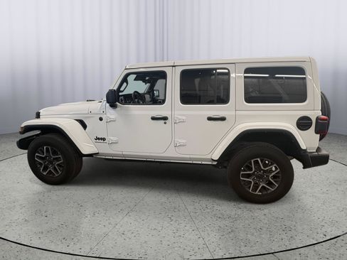 Used 2025 Jeep Wrangler Unlimited Sahara AWD/4WD image 2