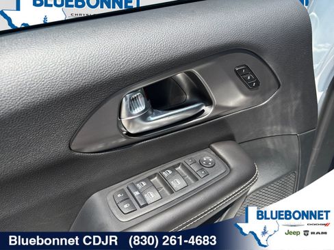 New 2026 Chrysler Pacifica Select FWD image 10