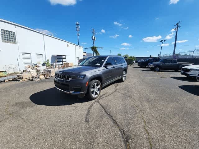 Used 2023 Jeep Grand Cherokee L Limited AWD/4WD image 2