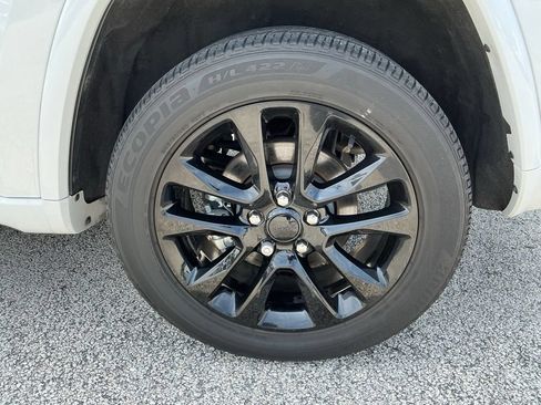 Used 2022 Jeep Grand Cherokee Laredo X RWD image 25