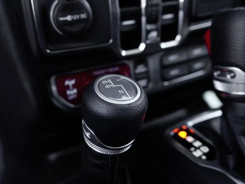Used 2025 Jeep Wrangler Unlimited Rubicon AWD/4WD image 22
