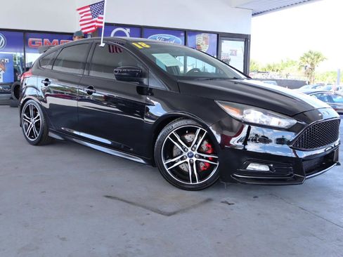 Used 2018 Ford Focus ST image 3