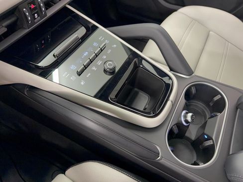 Certified 2025 Porsche Cayenne S AWD/4WD image 22