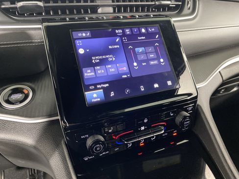 Used 2023 Jeep Grand Cherokee Altitude image 28