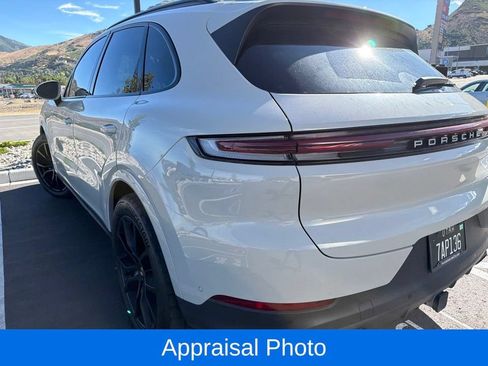 Certified 2025 Porsche Cayenne AWD/4WD image 9