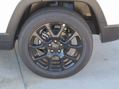 New 2026 Jeep Compass Latitude image 18