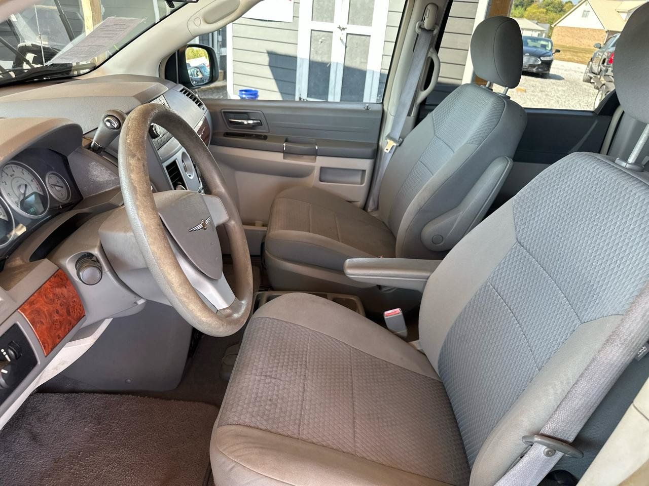 Used 2009 Chrysler Town & Country LX w/ PWR Convenience Group FWD image 26